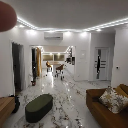 Adriano Appartement *