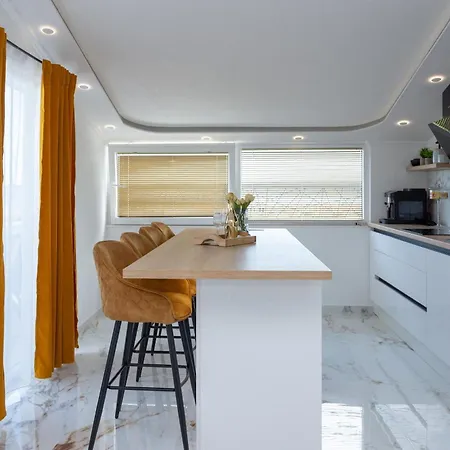 Adriano Appartement *
